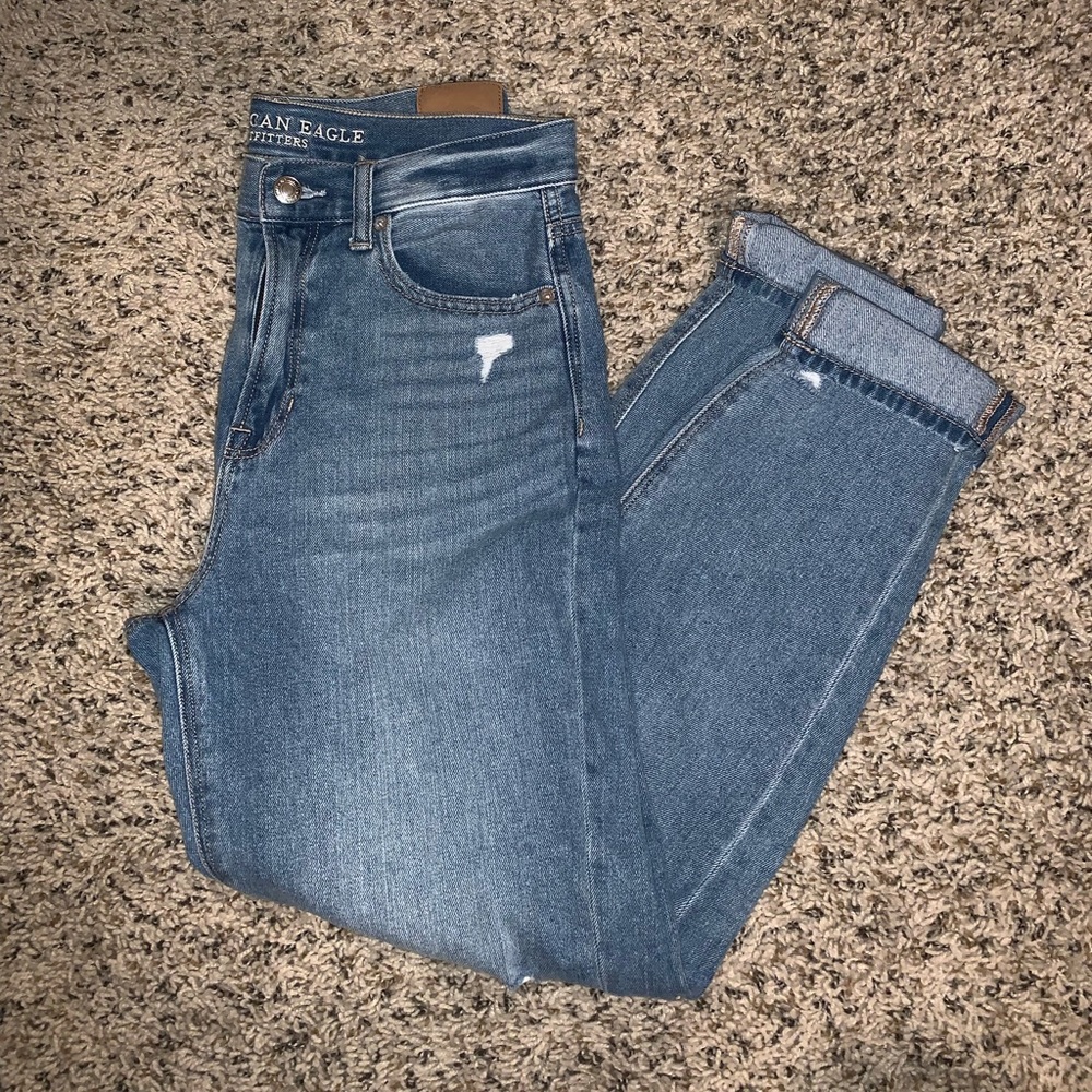 American Eagle Mom Jeans (Busted Knee)